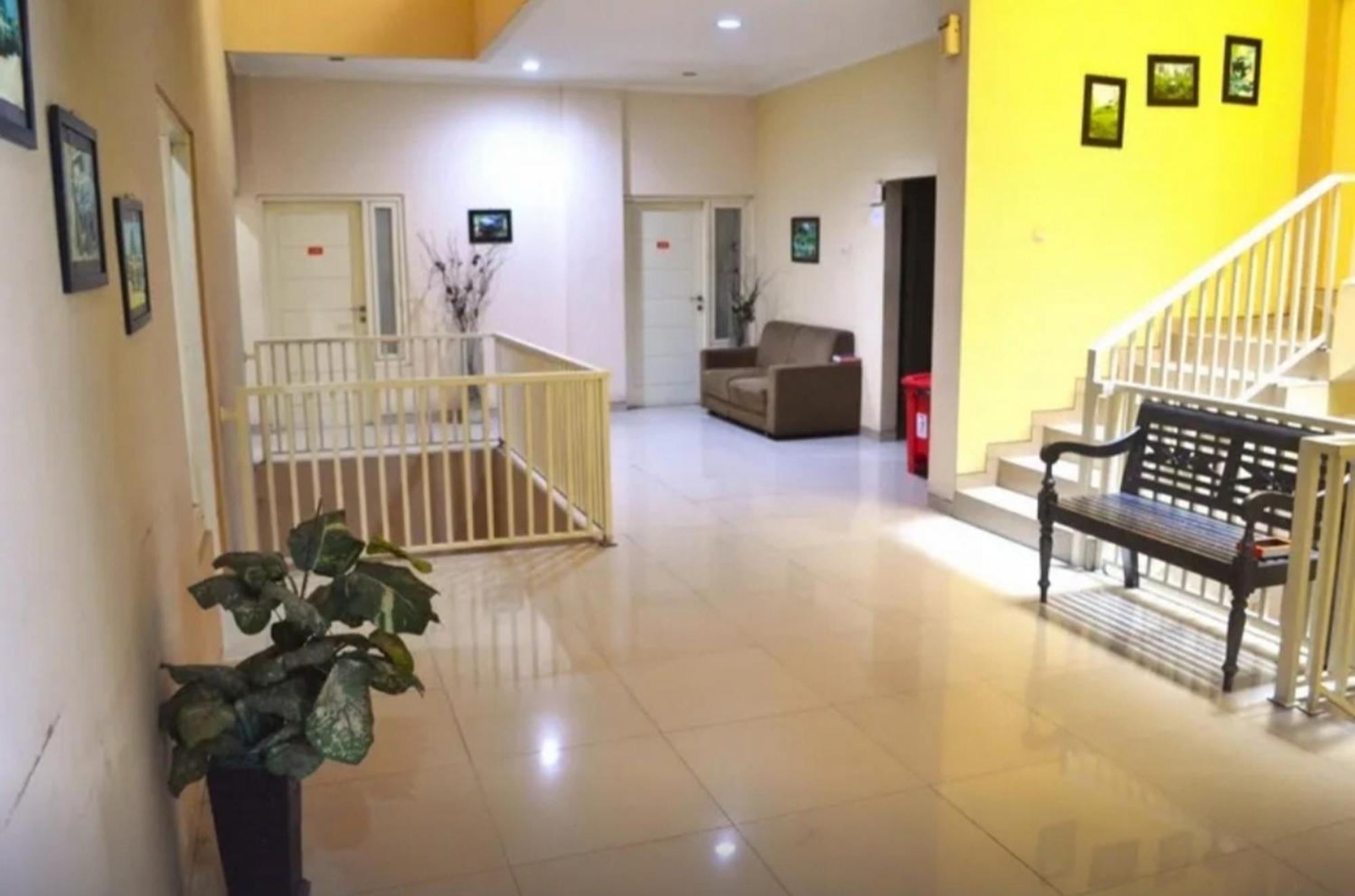 Reddoorz Near Plaza Araya Malang Hotel Blimbing  Exterior photo