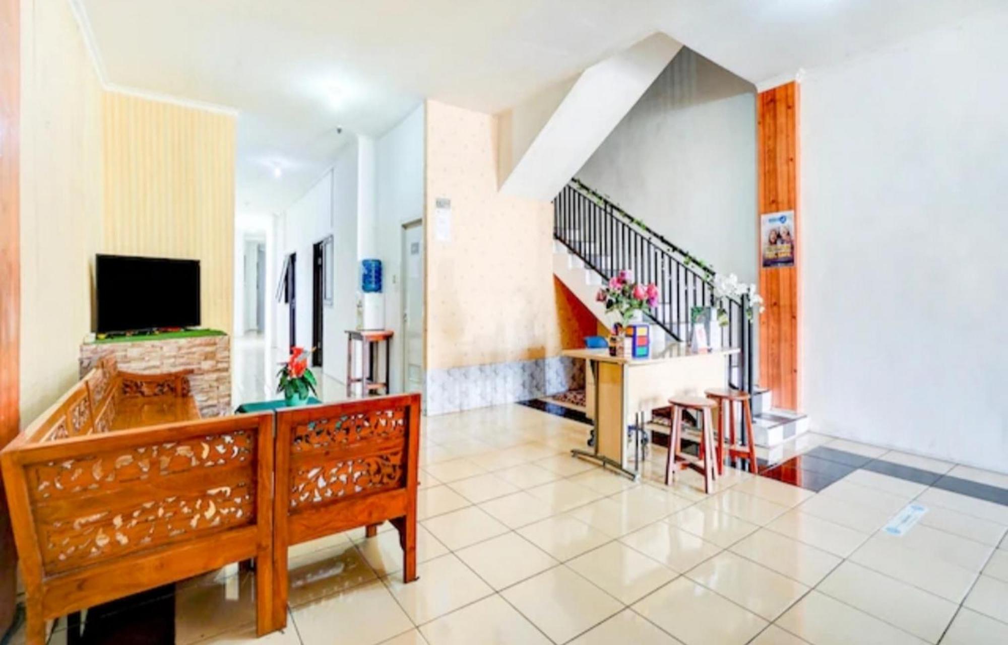 Reddoorz Near Plaza Araya Malang Hotel Blimbing  Exterior photo