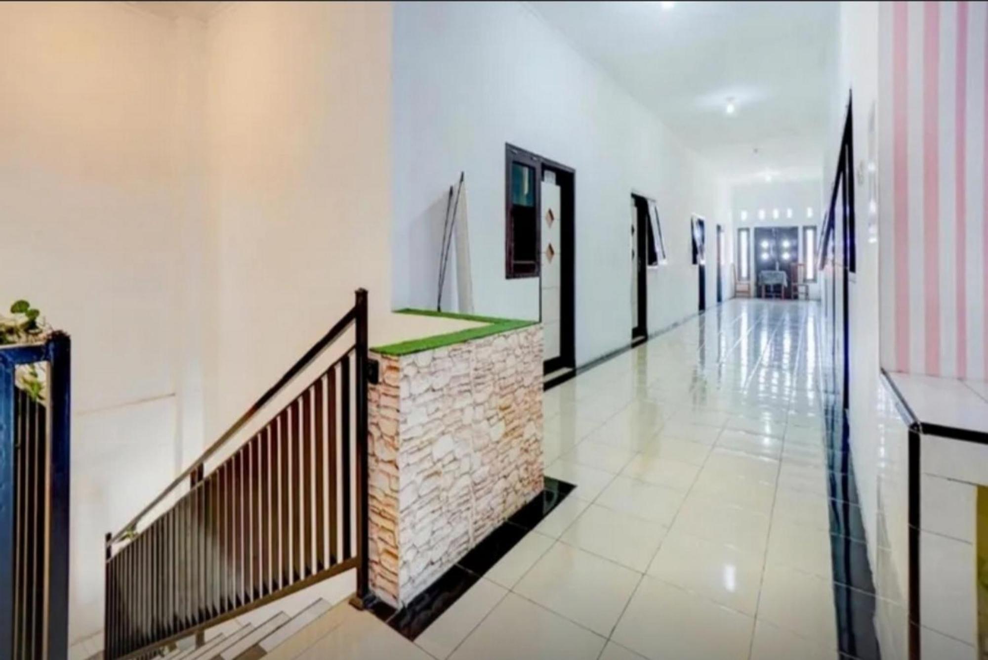 Reddoorz Near Plaza Araya Malang Hotel Blimbing  Exterior photo